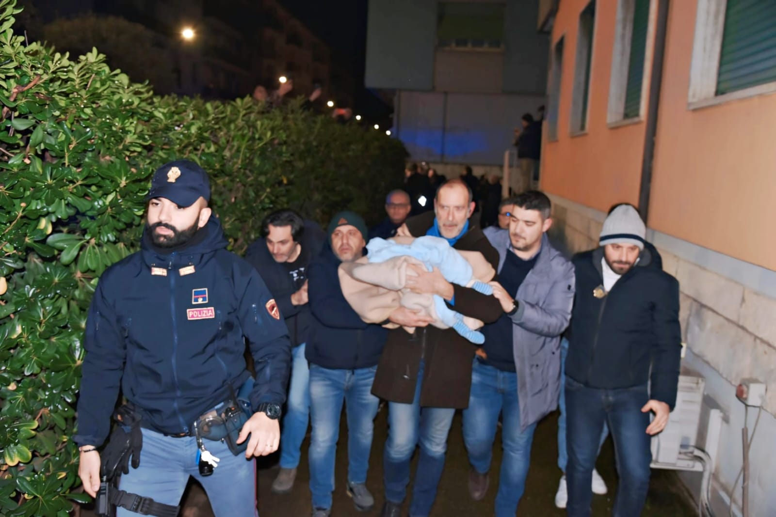 Neonata rapita a Cosenza, polizia: “Marito rapitrice sembra non sapesse nulla” Neonata rapita a Cosenza, polizia: “Marito rapitrice sembra non sapesse nulla”