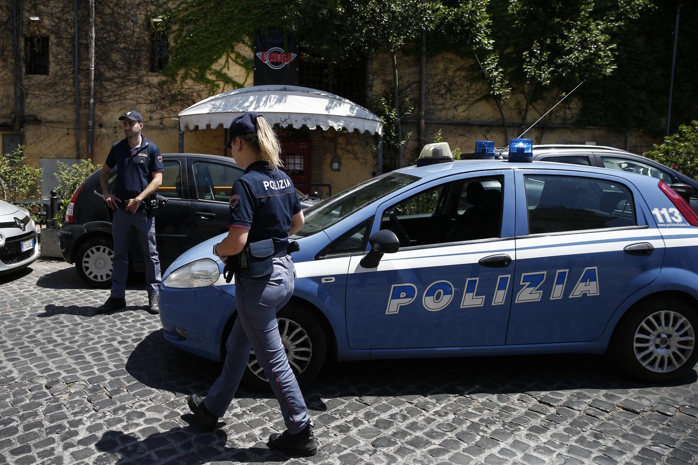 Roma, studente accoltellato da un gruppo in piazza Testaccio: è grave