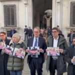 Scarcerazione di Almasri, flash mob AVS a Palazzo Chigi contro Meloni: “Ministro Nordio si dimetta”