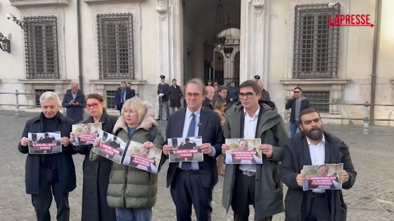 Scarcerazione di Almasri, flash mob AVS a Palazzo Chigi contro Meloni: “Ministro Nordio si dimetta”