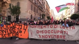 Disoccupati manifestano a Napoli: quasi 600 in corteo