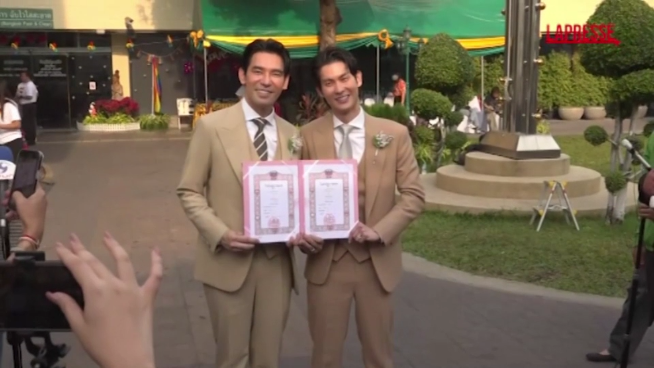 Thailandia, entra in vigore legge sui matrimoni Lgbtq+: centinaia di fidanzati si sposano