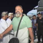 Oman, l’arrivo a Muscat dell’equipaggio di una nave liberato dopo più di un anno dagli Houthi