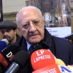 Napoli, De Luca presenta il Concerto per la Pace: “Fermiamo corsa al riarmo”