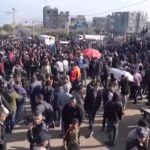 Gaza, centinaia di palestinesi aspettano di raggiungere il nord