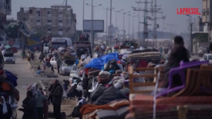 Gaza, i palestinesi provano a raggiungere il nord della Striscia