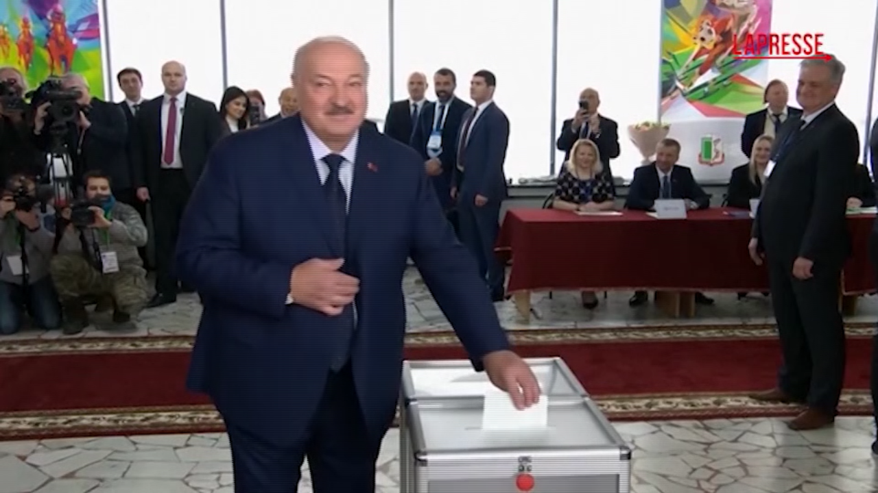 Bielorussia, Lukashenko vota a Minsk