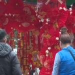 Vietnam: la popolazione si prepara al capodanno lunare, presi d’assalto i mercati di Hanoi