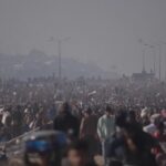 Marea umana rientra a Gaza dopo riapertura del varco