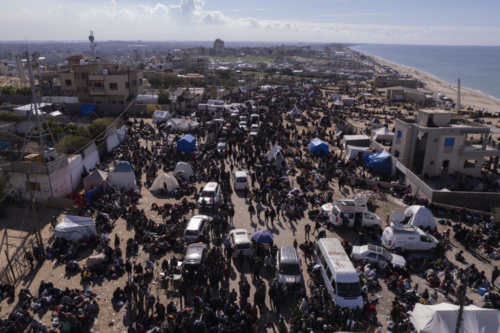 Gaza, migliaia di sfollati palestinesi tornano nel nord della Striscia