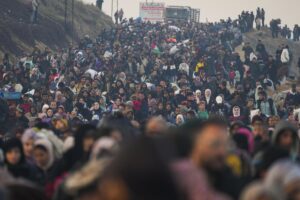 Gaza, migliaia di sfollati palestinesi tornano nel nord della Striscia