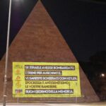 Giorno della Memoria, proiettate a Roma scritte contro le Ong e Anpi: “Antisemiti”