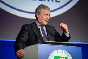 Nato, Tajani: “Così già difficile raggiungere il 2%, dura andare oltre”