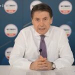 Caso Santanchè, Conte: “E’ Lady Vinavil, non toglie la colla dalla sedia”