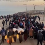 Gaza, i palestinesi iniziano a tornare nel nord della Striscia