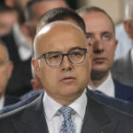 Serbia, dopo le proteste si dimette il primo ministro Milos Vucevic