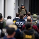 New York, retate e arresti contro i migranti
