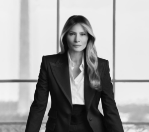 Usa, il ritratto ufficiale di Melania Trump