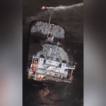 Maltempo, nave cargo contro pontile a Marina di Massa: equipaggio in salvo