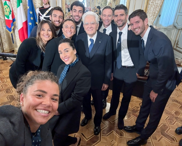 Sinner non va da Mattarella, Binaghi: “Dispiacere enorme”. Il selfie del Presidente con gli atleti