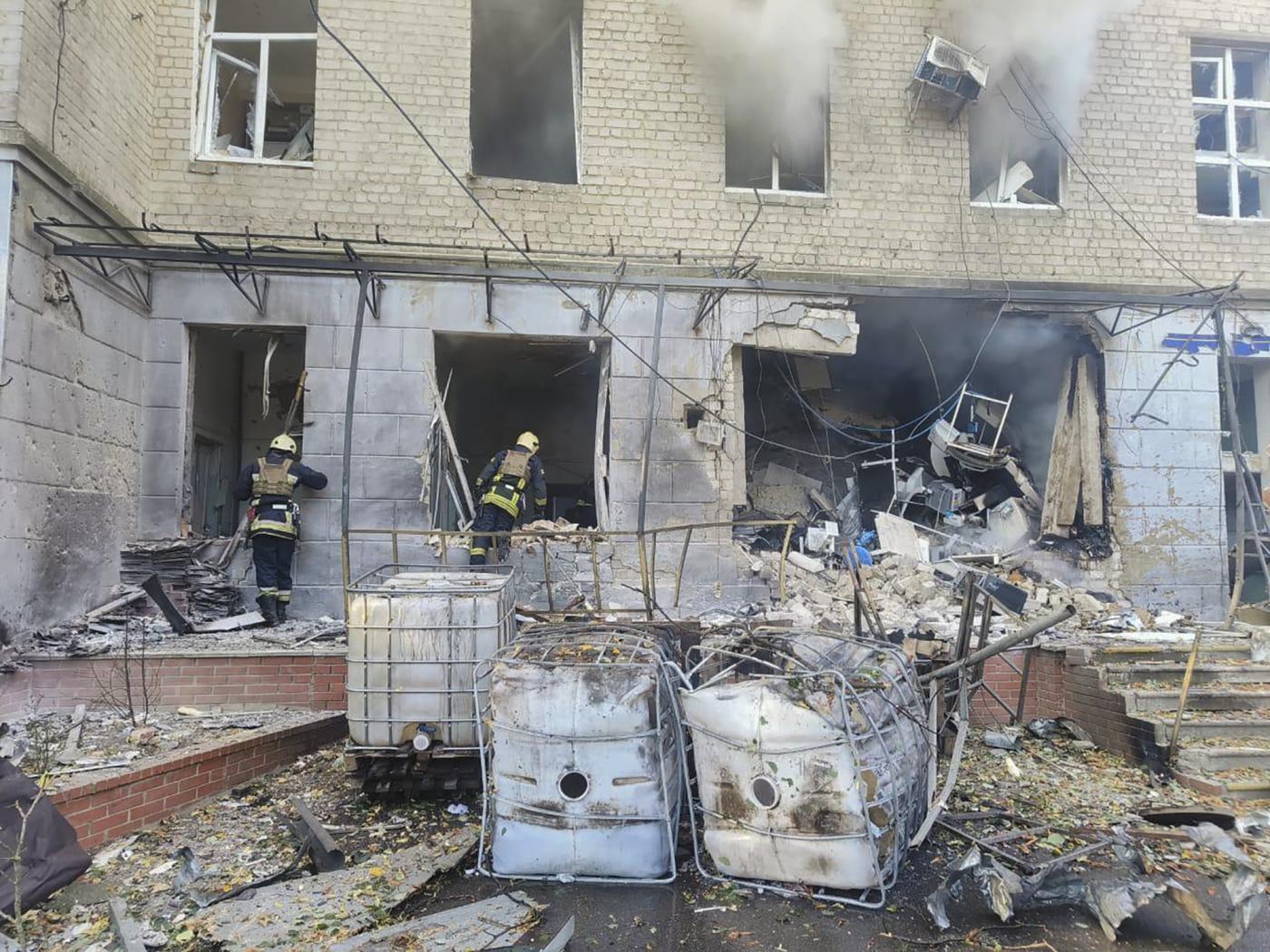 Ucraina, drone su palazzo a Sumy: quattro morti