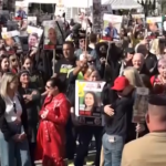 Tel Aviv, applausi e lacrime di gioia durante il rilascio di Agam Berger