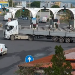 Messina, camionista inverte senso marcia in autostrada per fuggire a posto di blocco