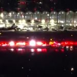 Washington, i resti in fiamme dell’aereo e dell’elicottero nel Potomac