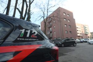 Sesto San Giovanni, 16enne partorisce in casa: feto senza vita trovato sul balcone