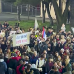 Proteste in Serbia, la marcia di 80 km degli studenti: a piedi da Belgrado a Novi Sad