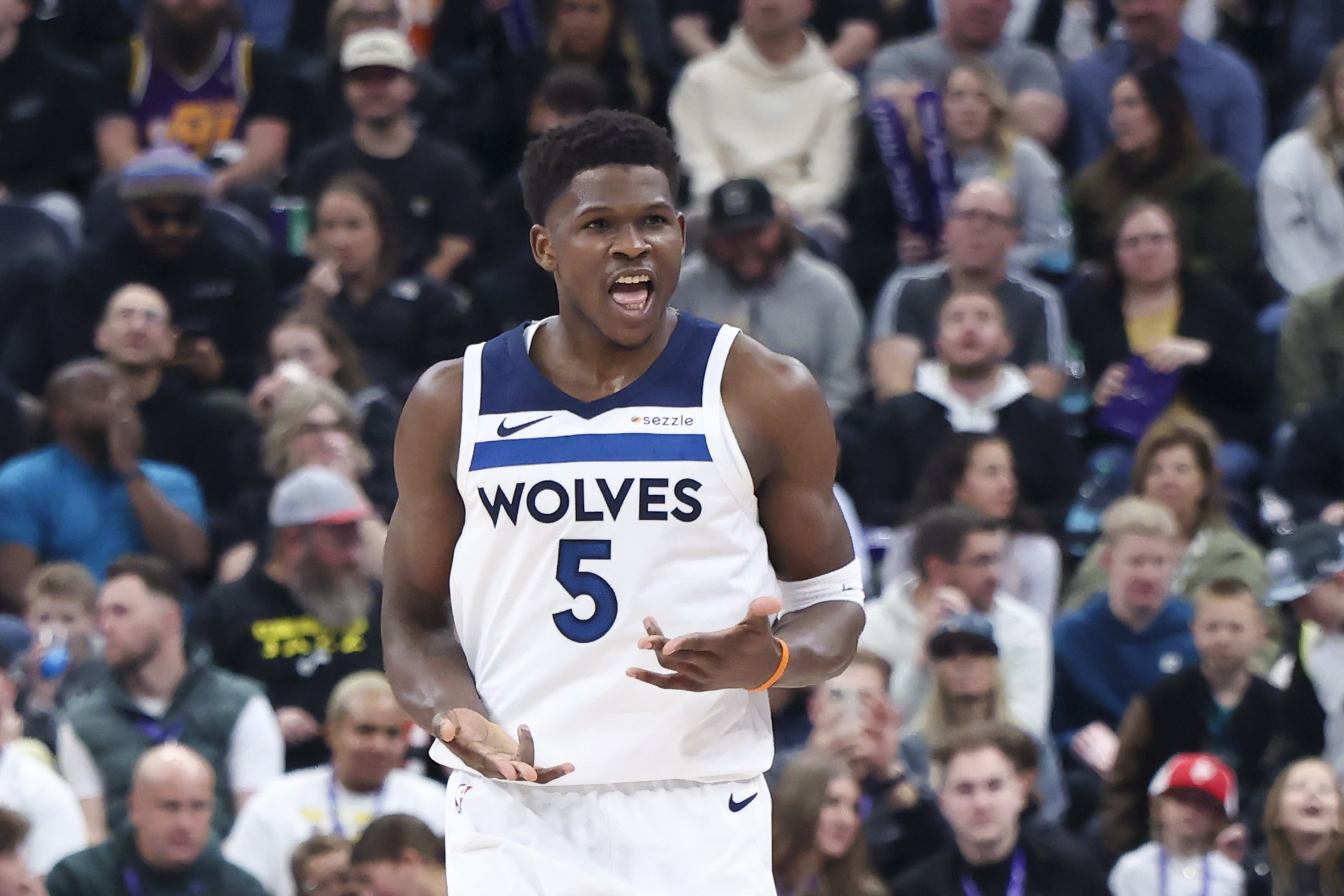 Nba: Edwards trascina Minnesota, vittoria di Lakers e Cavaliers