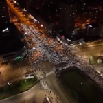 Serbia, il corteo di studenti in protesta arriva a Novi Sad