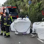 Salerno, tir perde carico di ecoballe: travolto gruppo di ciclisti, un morto e un ferito