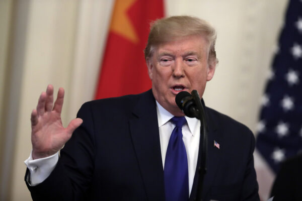 Guerra dei dazi, dopo due anni Usa e Cina firmano la pace