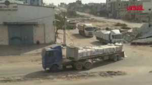 Gaza, riapre il valico di Rafah: lunghe file di camion