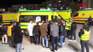 Gaza, 50 bambini palestinesi malati e feriti arrivano in Egitto