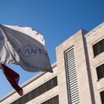 Stellantis semplifica l’organizzazione: “Scelte più rapide”. Nuovo Ceo entro metà 2025