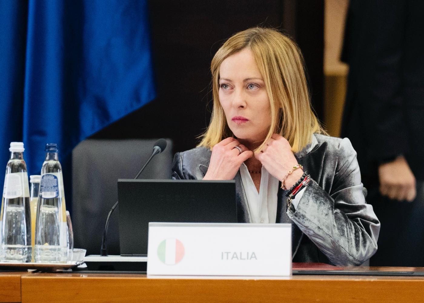 Caso Almasri, l’appello delle opposizioni: “Meloni venga in Parlamento”