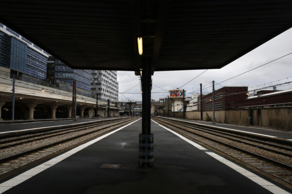 Una banchina della stazione Gare d'Austerlitz a Parigi in Francia