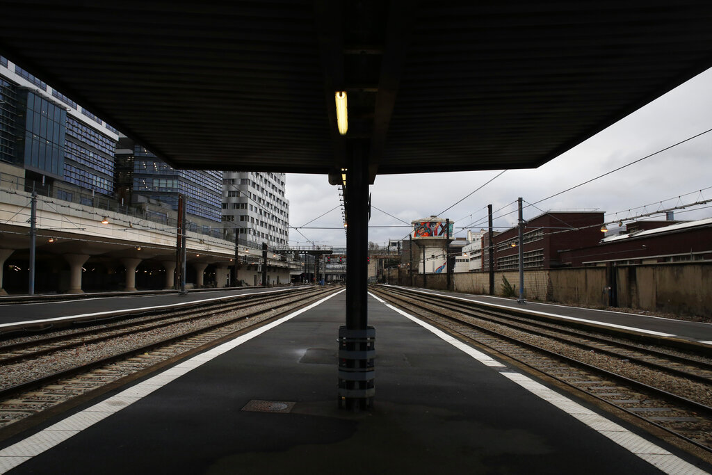 Parigi, polizia ferroviaria spara a un uomo alla Gare d’Austerlitz: 2 feriti