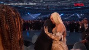 Grammy 2025, Beyoncé vince il premio per miglior album dell’anno: il video dell’annuncio