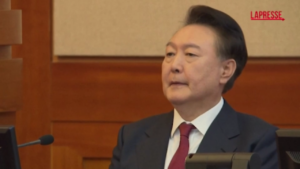 Corea del Sud, il presidente Yoon in aula per il processo di impeachment