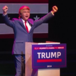 L’opera teatrale cantonese con “Donald Trump” e “Kamala Harris”