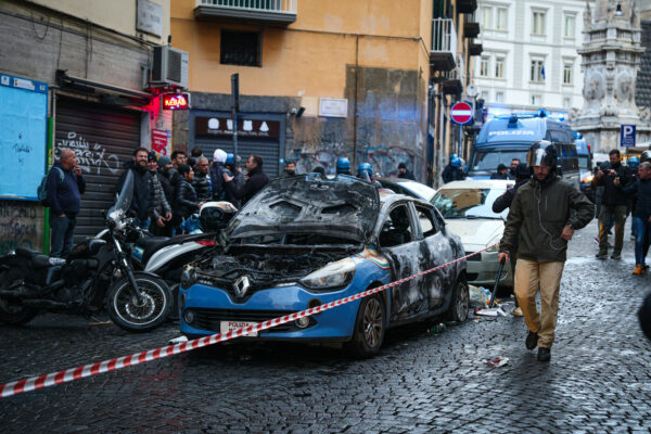 Champions League, corteo dei tifosi dell' Eintracht Francoforte per la strade di Napoli