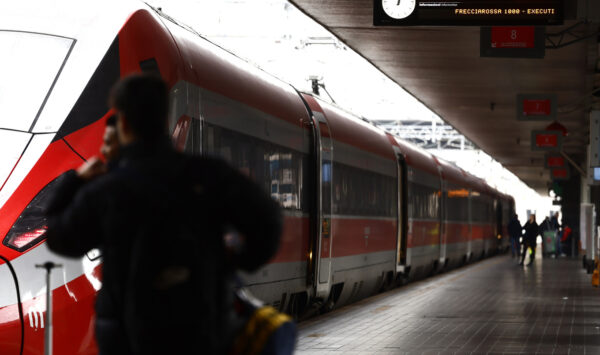 Treni in tilt da Milano: ritardi e cancellazioni alla stazione Roma Termini