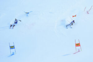 Gara parallela a squadre del campionato mondiale di sci alpino a Saalbach-Hinterglemm in Austria.