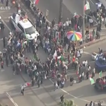 Migranti, migliaia in protesta a Los Angeles contro deportazioni di massa