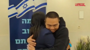 Israele, gli ostaggi thailandesi riabbracciano le famiglie dopo la liberazione