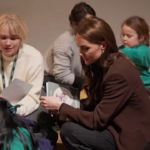 Kate Middleton sullo scuolabus, la principessa in gita alla National Portrait Gallery di Londra