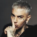 Emis Killa pubblica ‘Demoni’, il brano ritirato da Sanremo 2025